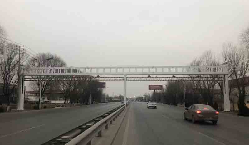 海西公路限高杆
